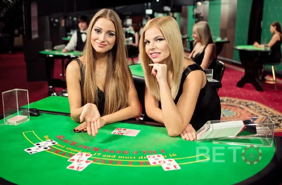 Meja kasino live dengan tampilan permainan kartu dan dealer